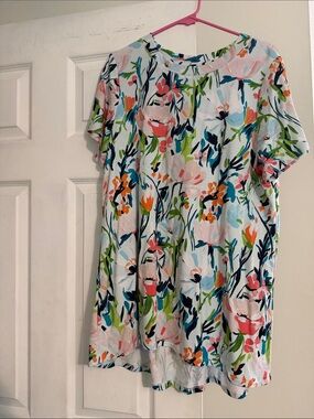 crown & ivy Floral Crewneck Tunic in White, Green, Teal, Pink